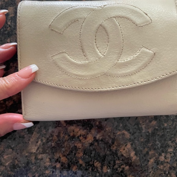 Chanel bifold wallet - Picture 7 of 9